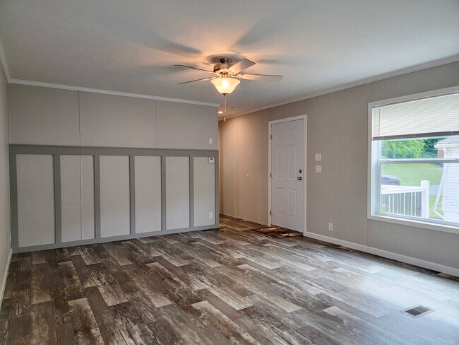 Building Photo - 1126 Steinmetz Rd