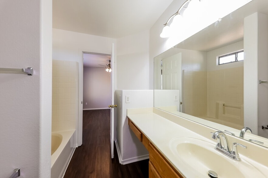 Building Photo - 12738 W Redfield Rd