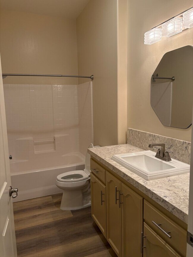 Building Photo - 624 Jasmine Parke Dr
