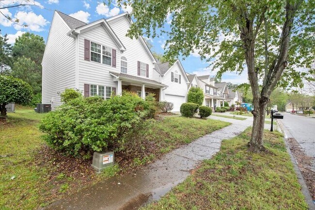 Building Photo - 5 Bedroom in Buford. Great School
