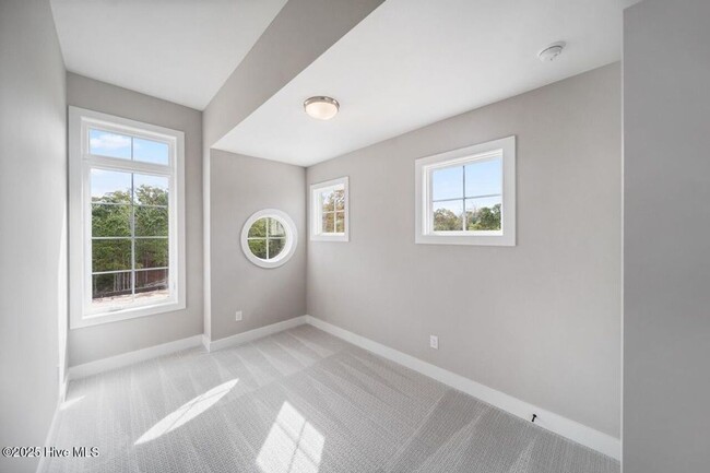 Building Photo - Brand new georgous 4 bed 3.5 bath townhome...