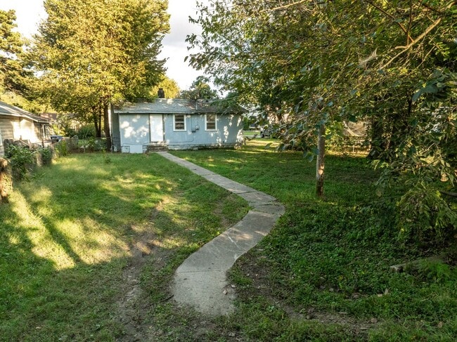 Building Photo - Freshly Updated 3 Bedroom House