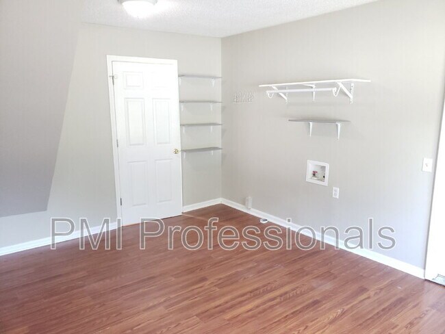 Building Photo - 218 Beechwood Cir