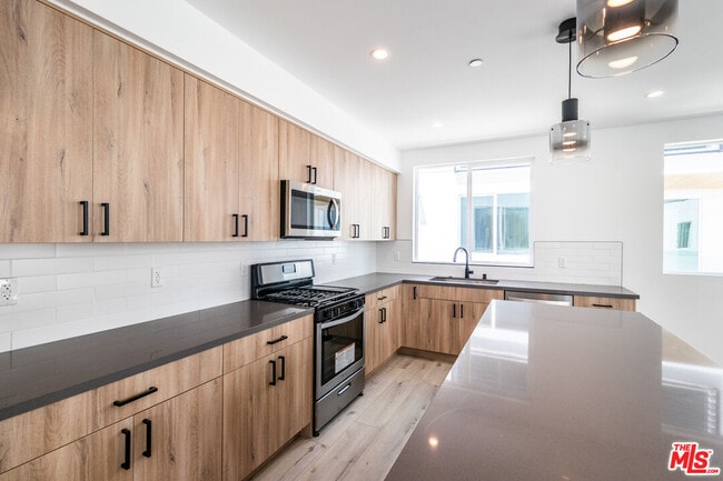 Building Photo - 4295 1/2 Tujunga Ave