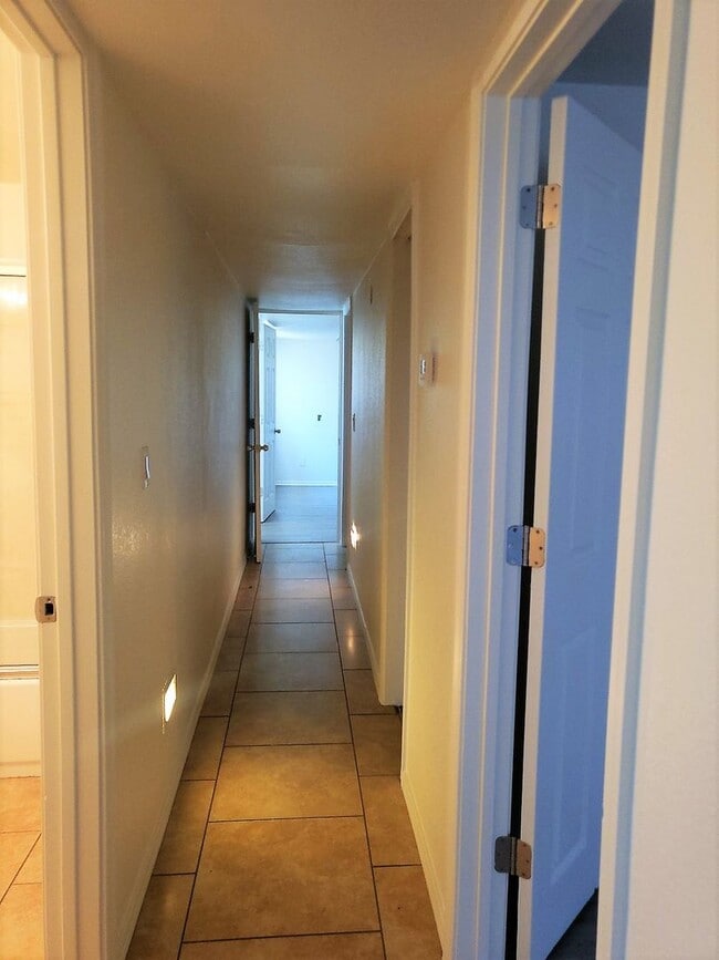 Building Photo - NORTH CENTRAL PHOENIX W/POOL!