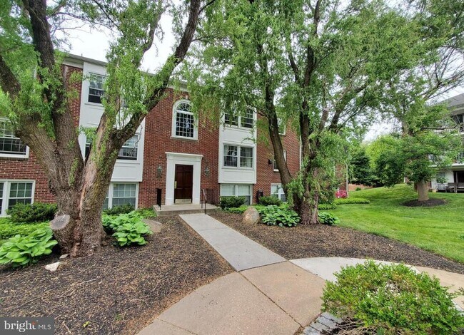 Building Photo - 349 Homeland Southway
