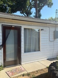 Building Photo - Cute Studio Apartment w/in walking distanc...