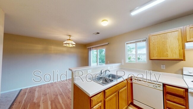 Building Photo - 4960 Universal Heights