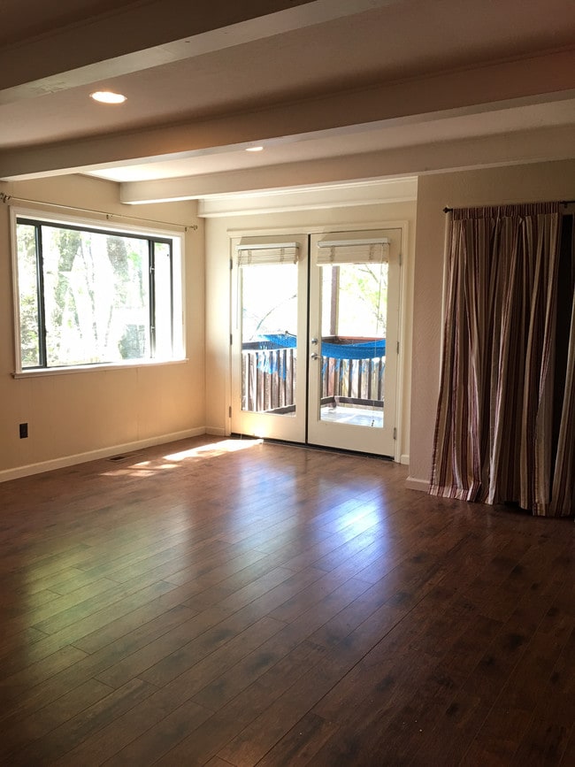 Building Photo - 12381 Sunset Ave