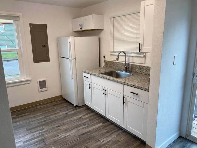 Building Photo - Newly Updated House 1 Mile From OSU Campus!