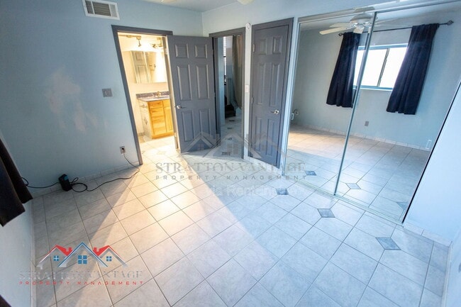 Building Photo - 1735 W Pampa Ave