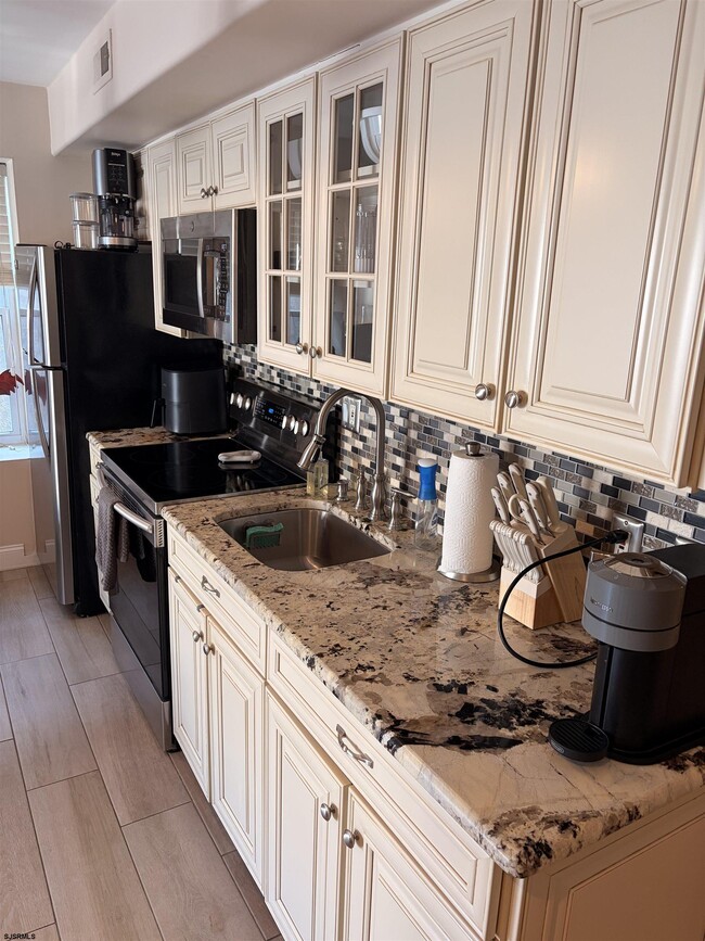 Building Photo - 9704 Ventnor Ave