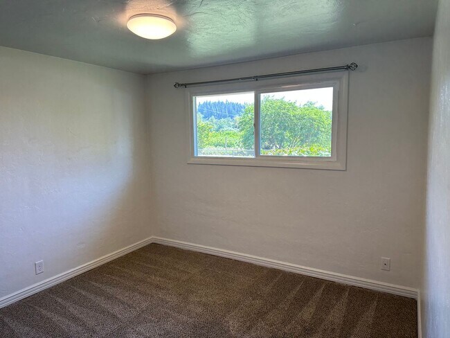 Building Photo - 4 bedroom, 1 bath Country Home for rent!  MOVE IN SPECIAL!