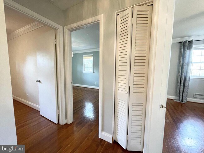 Building Photo - 5537 Gary Ave