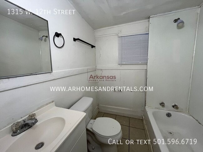 Building Photo - 1315 W 12th St