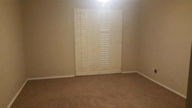 Building Photo - 2225 E Forge Ave