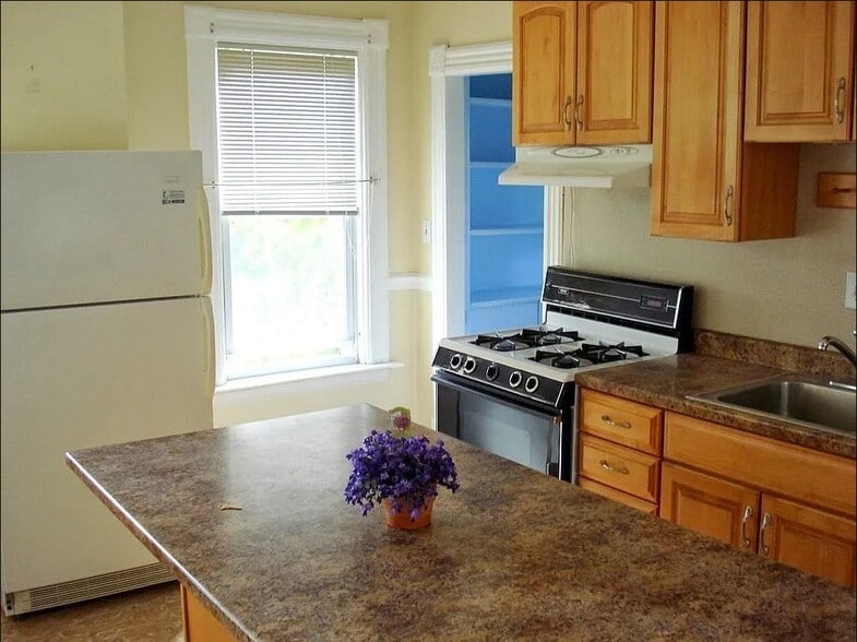 Kitchen - 301 Linden St