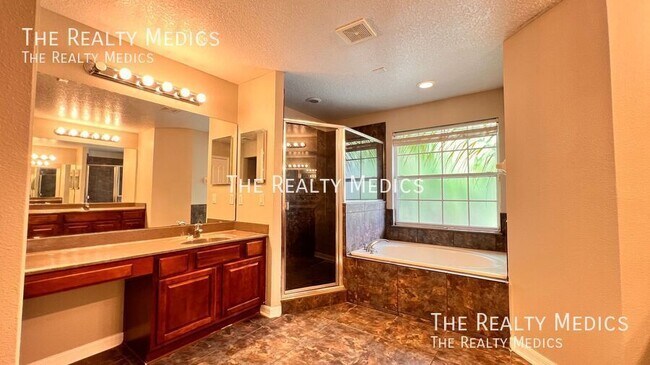 Building Photo - 12811 Moss Park Ridge Dr