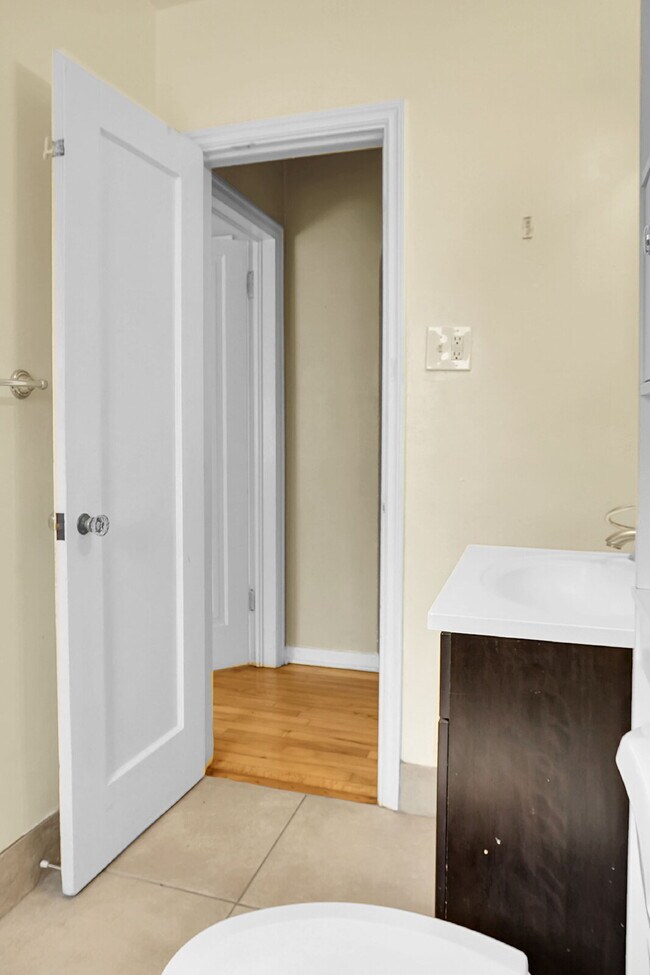 Building Photo - $2,695.00 - 3 Beds, 2 Bath, Duplex in Denv...