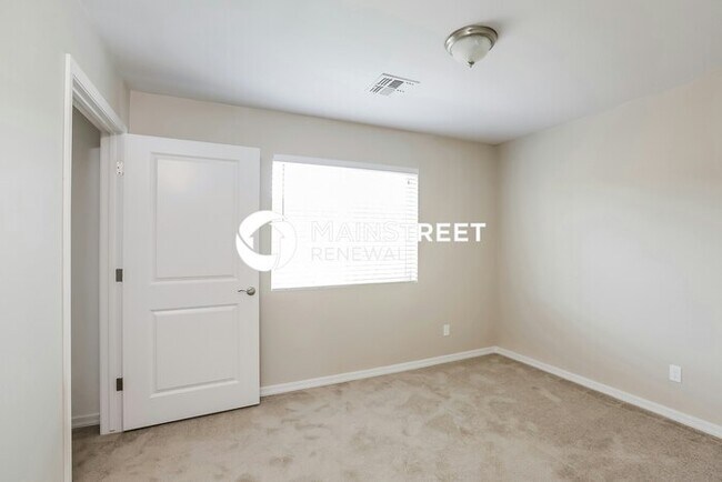 Building Photo - 3 Bedroom Pet-Friendly Home in Phoenix, AZ...