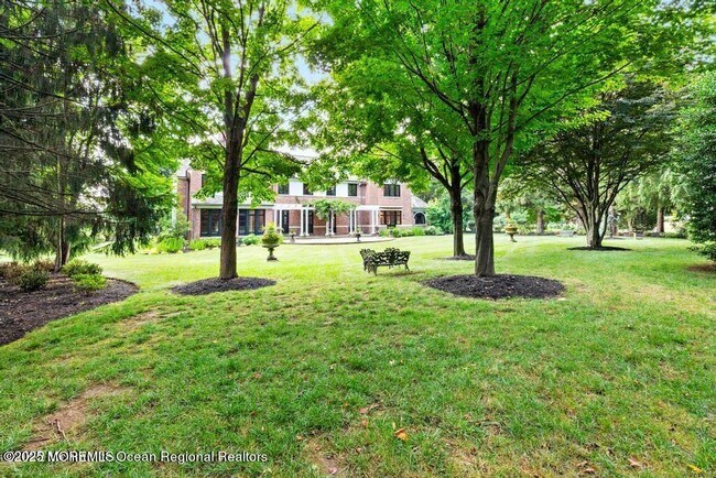 Building Photo - 18 Sheraton Ln