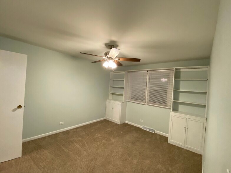 Building Photo - 519 Racine Ln