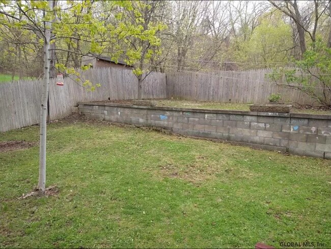 Building Photo - 1004 5th Ave