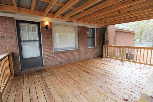 Building Photo - 60 Crowndale Ct