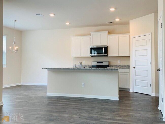 Building Photo - 49 Lauritsen Way