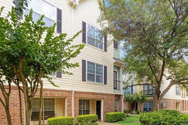 Building Photo - 9200 Westheimer Rd
