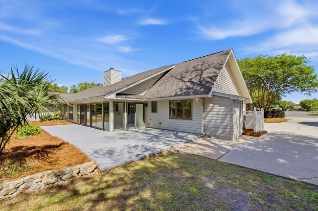 Building Photo - 47 Country Club Dr E