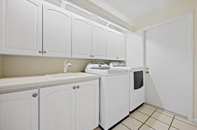 Building Photo - 180 Ridge Rd