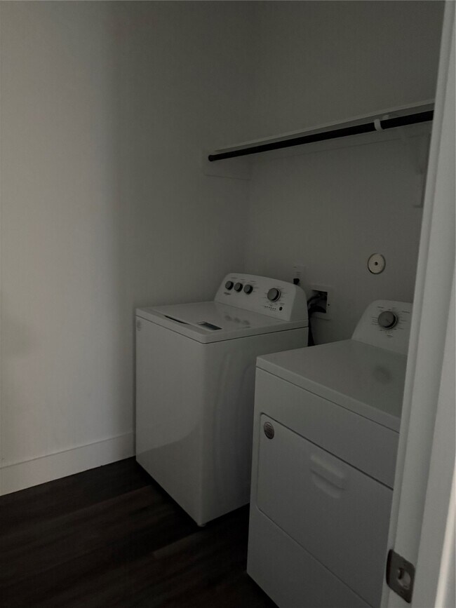 Building Photo - 15228 Tattle Crk Ln