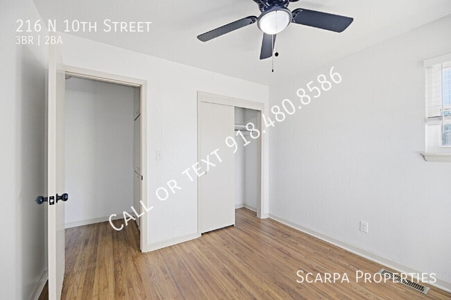 Building Photo - 216 N 10th St