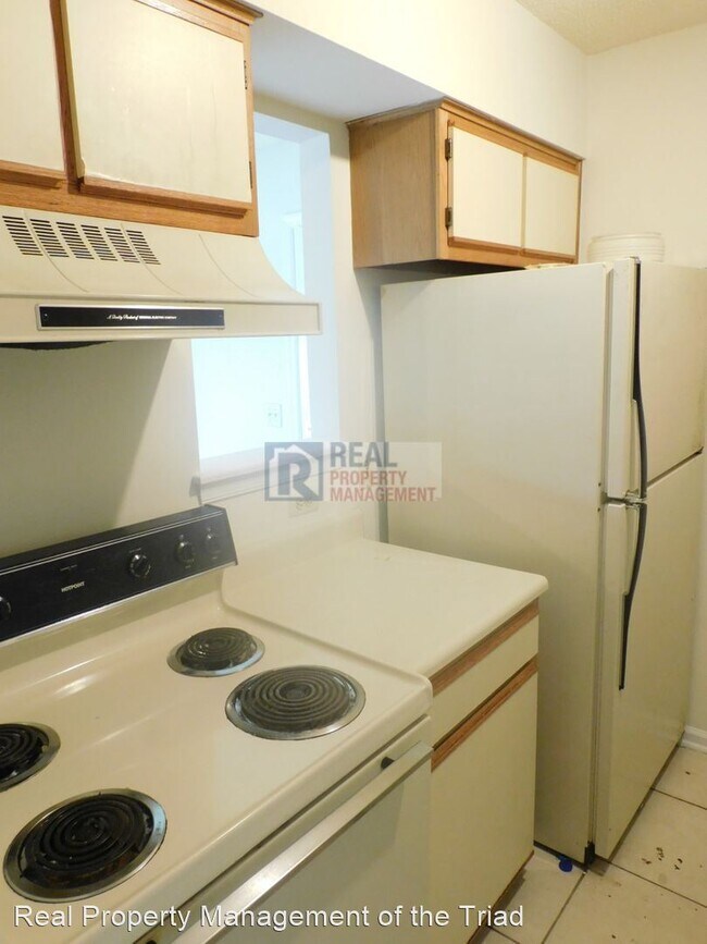 Building Photo - 2 br, 1 bath House - 515 Mystic Drive Unit A