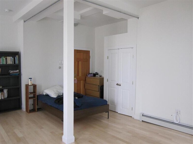 Building Photo - 11 Craigie St