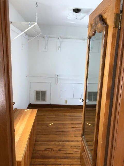 Building Photo - 512 W Wing St