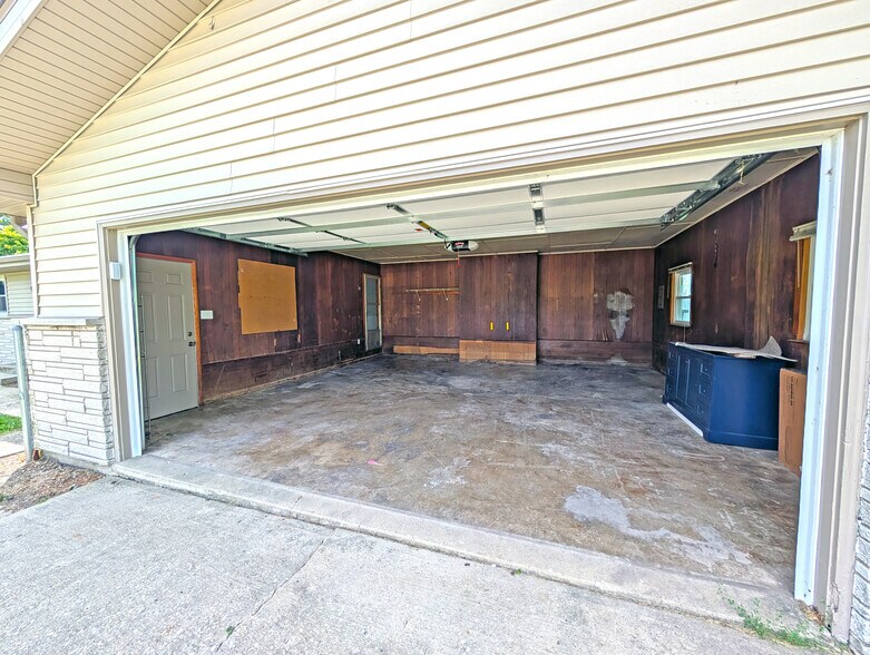 Building Photo - 23209 W Mound Rd