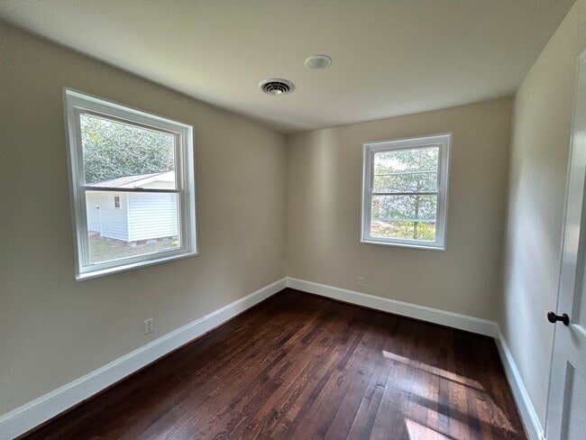 Building Photo - 1815 Powell Rd