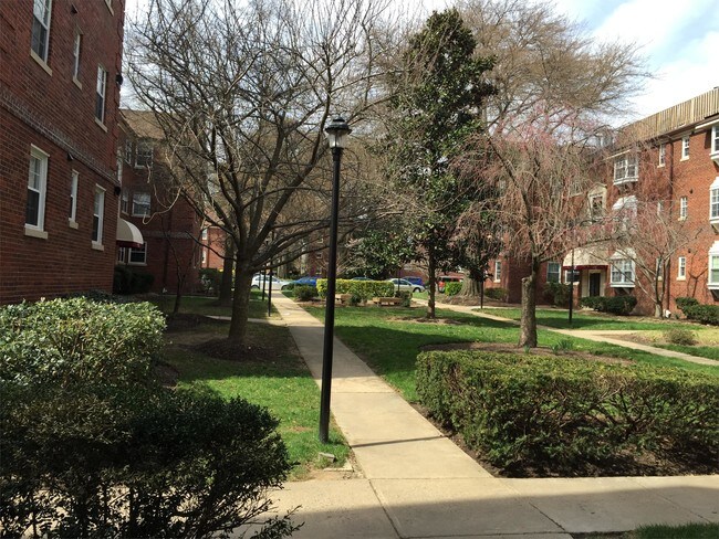 Building Photo - 2105 N Scott St