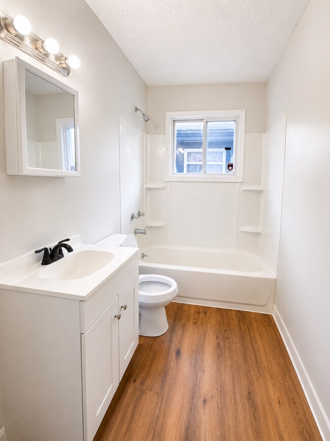 Building Photo - Cozy Columbus Home with Yard and Convenient Location