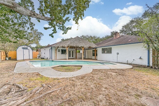 Building Photo - 212 E Castle Harbour Dr