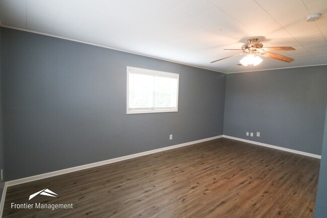 Building Photo - Three Bedroom Home Near Westloop Shopping ...