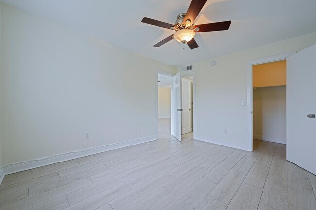 Building Photo - 1505 Crescent Cir