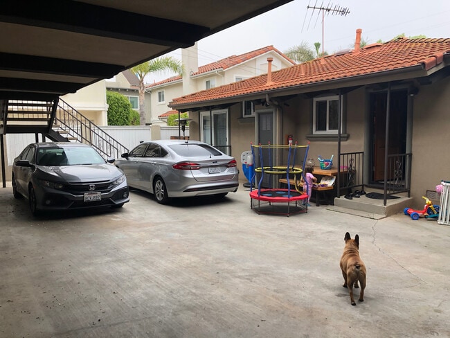 Area in between house and rear yard. - 2118 Ernest Ave