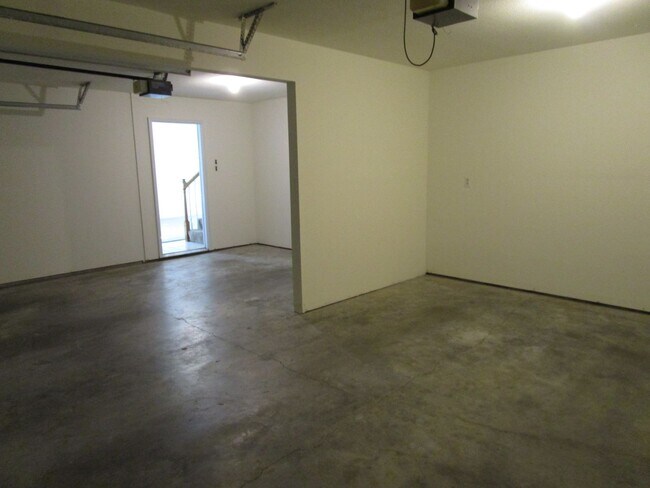 Building Photo - 5001-5003 Betty Jean Way