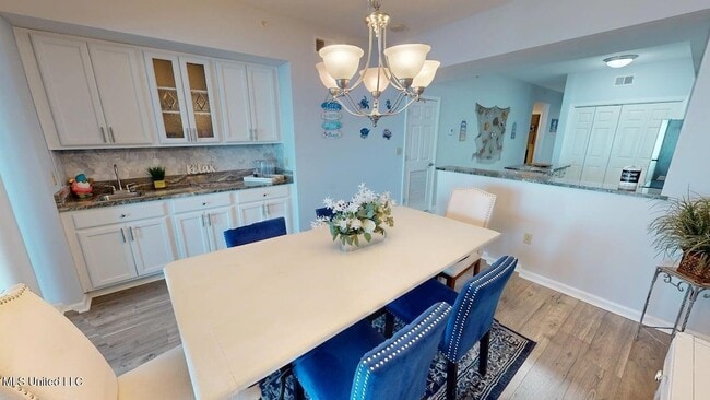 Building Photo - 2228 Beach Dr