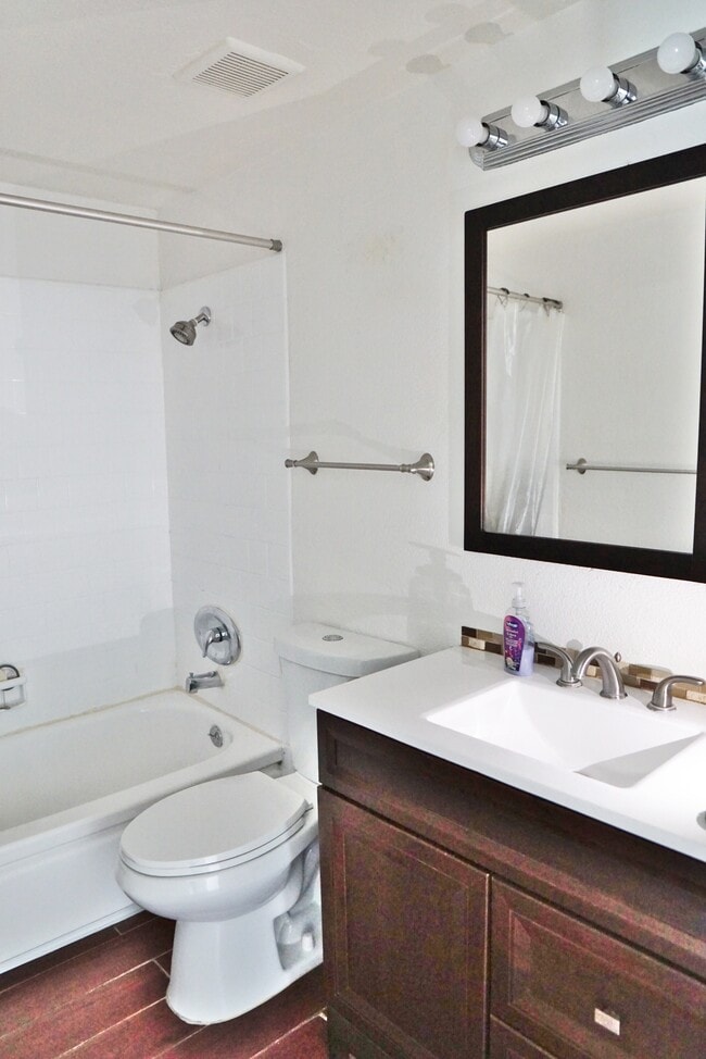 Building Photo - 27400 Hombria Dr