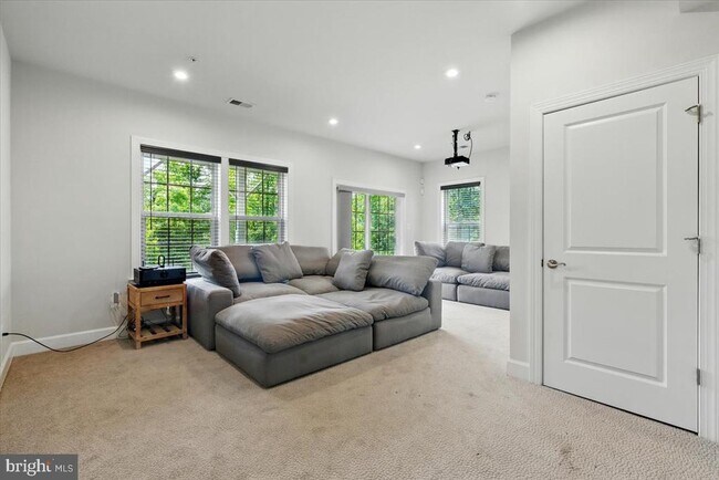 Building Photo - 11250 Flagstaff Pl