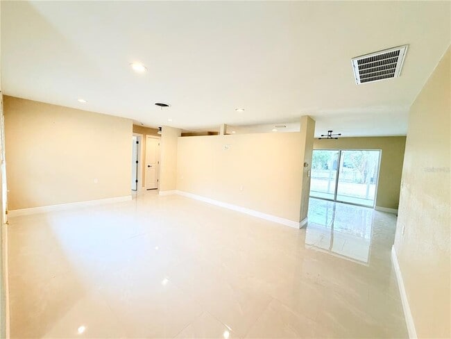 Building Photo - 4866 Huntington St NE